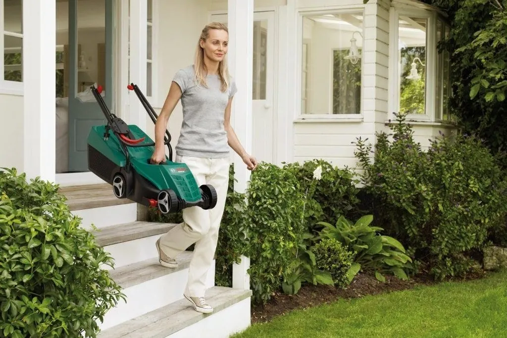 The Bosch ARM 32 electric lawnmower also has a grass collection system